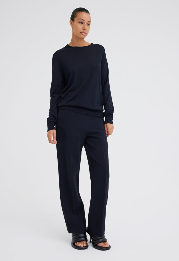 EnzoPantNavy_LaytonSweaterDarkestNavy_0008.jpg